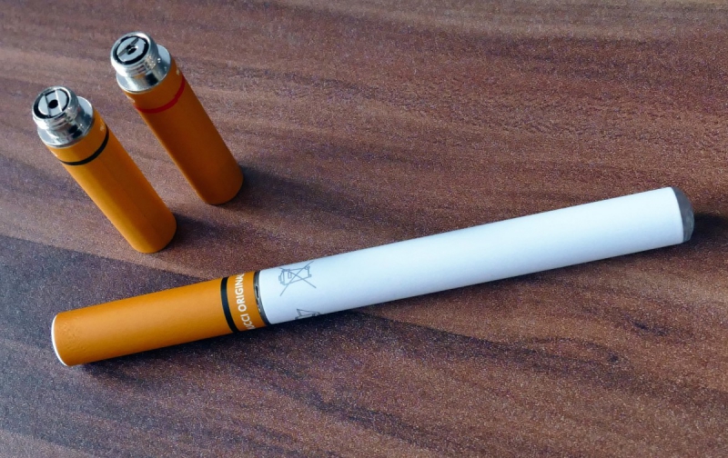 e-cigarette-CARQUEIRANNE-min_electronic_cigarette_e_cigarette_nicotine_vapor_vaporizer_smoke_tobacco-663282